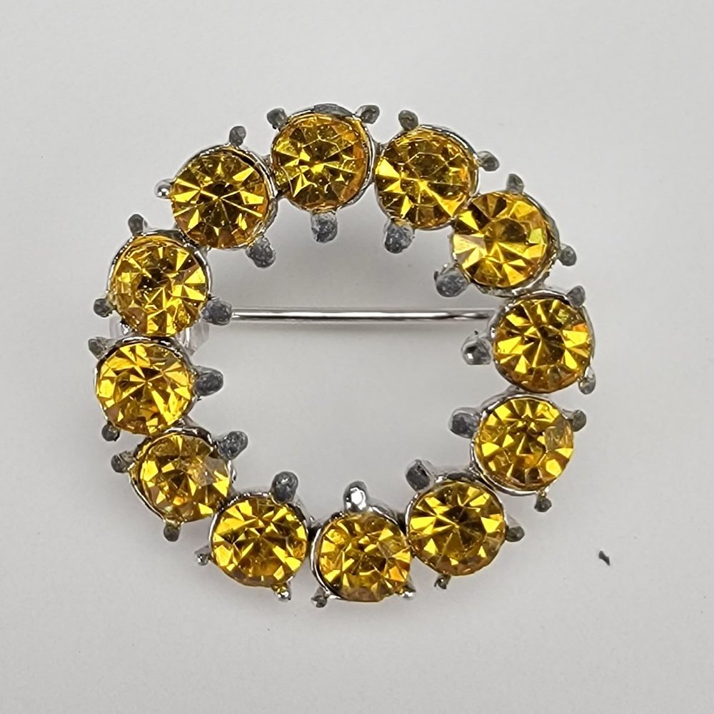 Vintage Yellow Rhinestone Wreath Brooch Silver Tone Round Circle Pin‎ 1.25 Inch